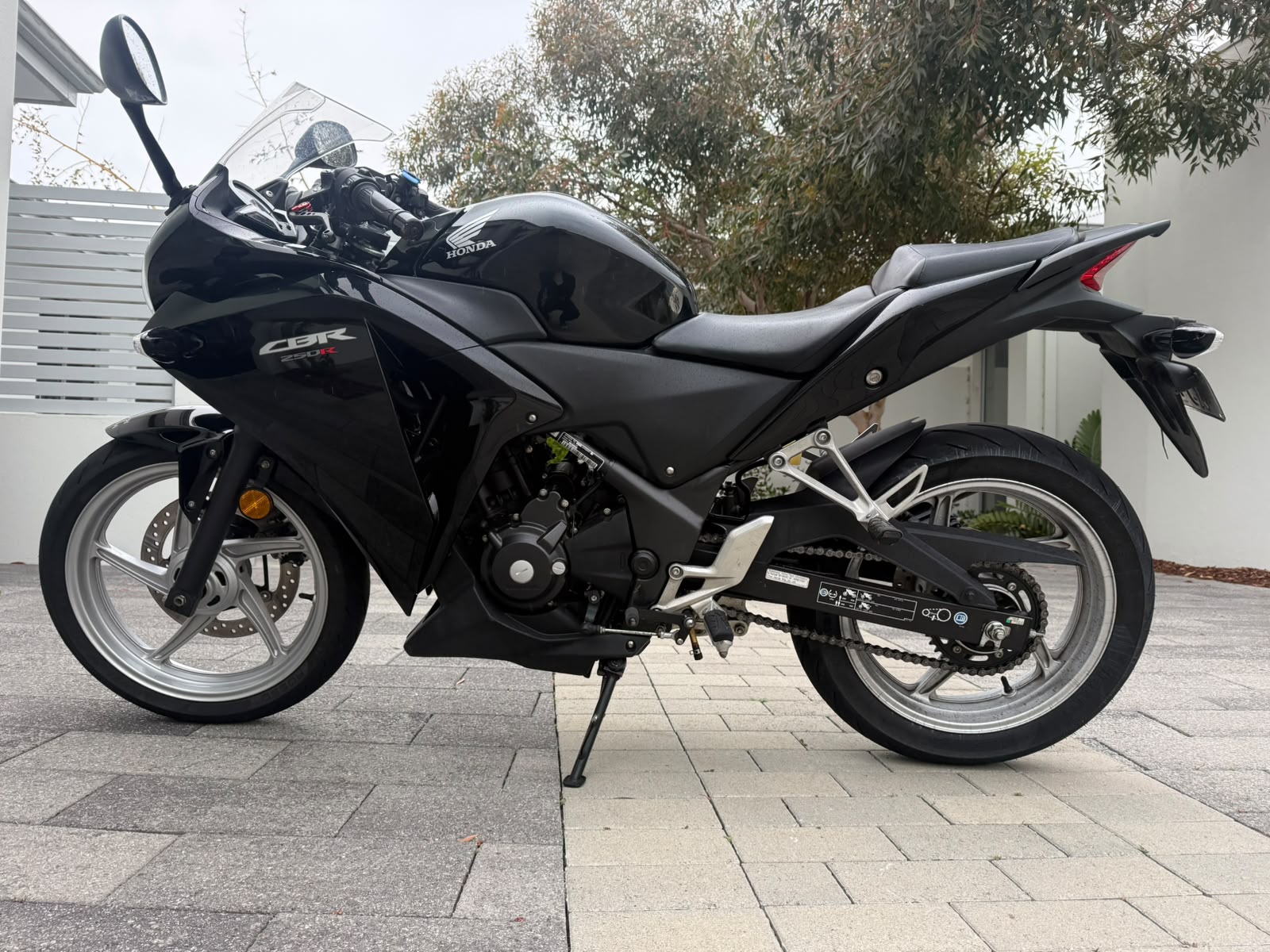 Honda CBR250 photo 2